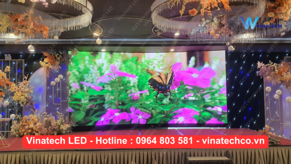lắp đặt màn hình led tiệc cưới